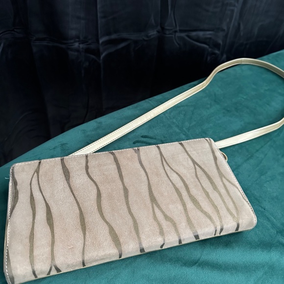 Vintage Valle Verde, tan suede with zebra style stripe in front of clutch bag. - Picture 3 of 6